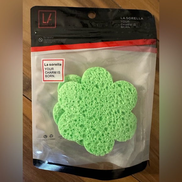 Beauty Sponges Lot of 7 NWT Please see pictures for details. - Picture 8 of 8